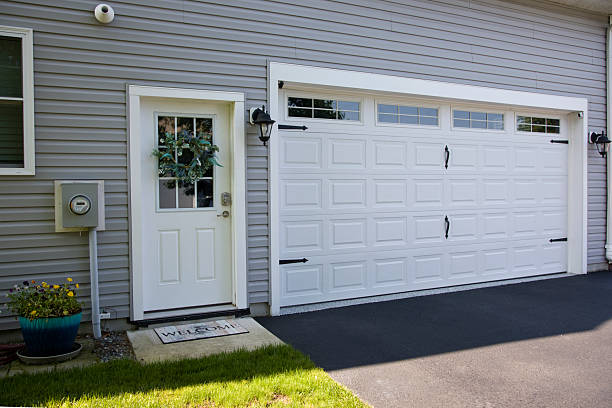 24/7 Emergency Garage Door Panel Replacement experts in Lake Meade, PA
